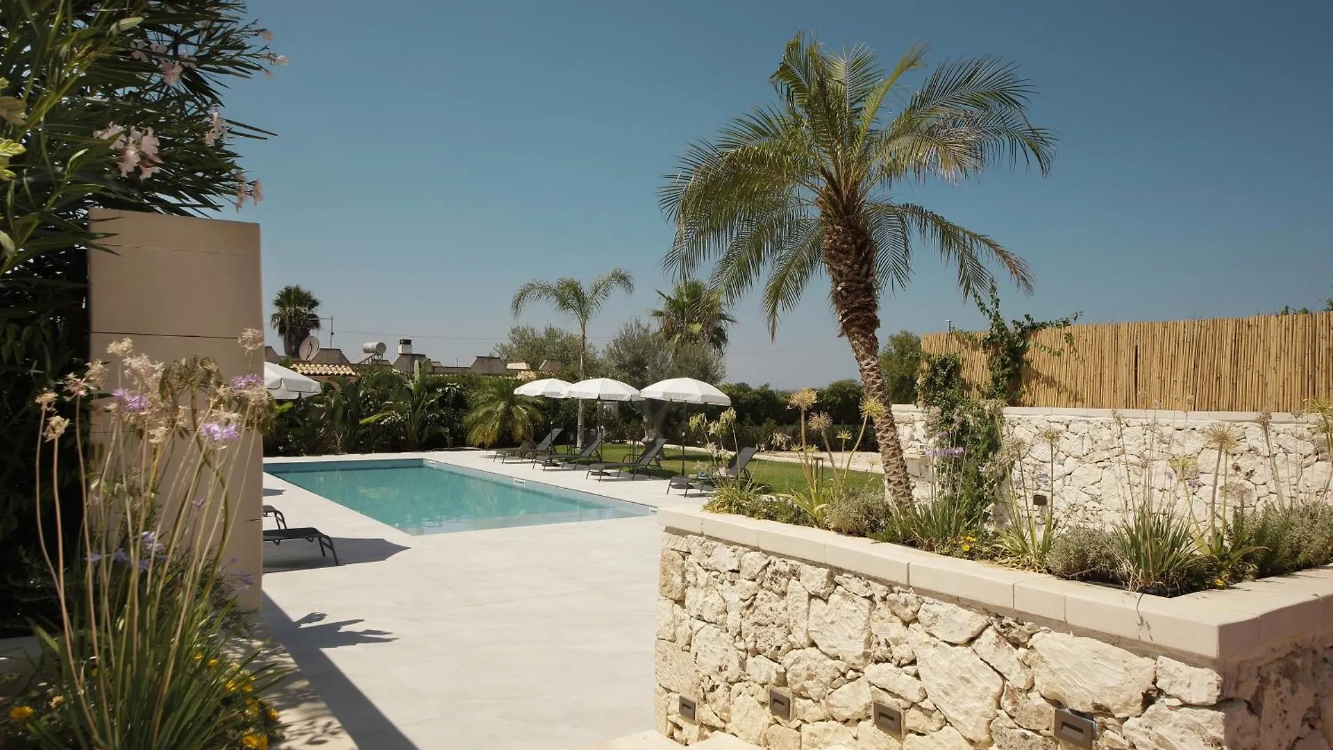 Villa Merilusi Apartments Fontane Bianche Holiday home